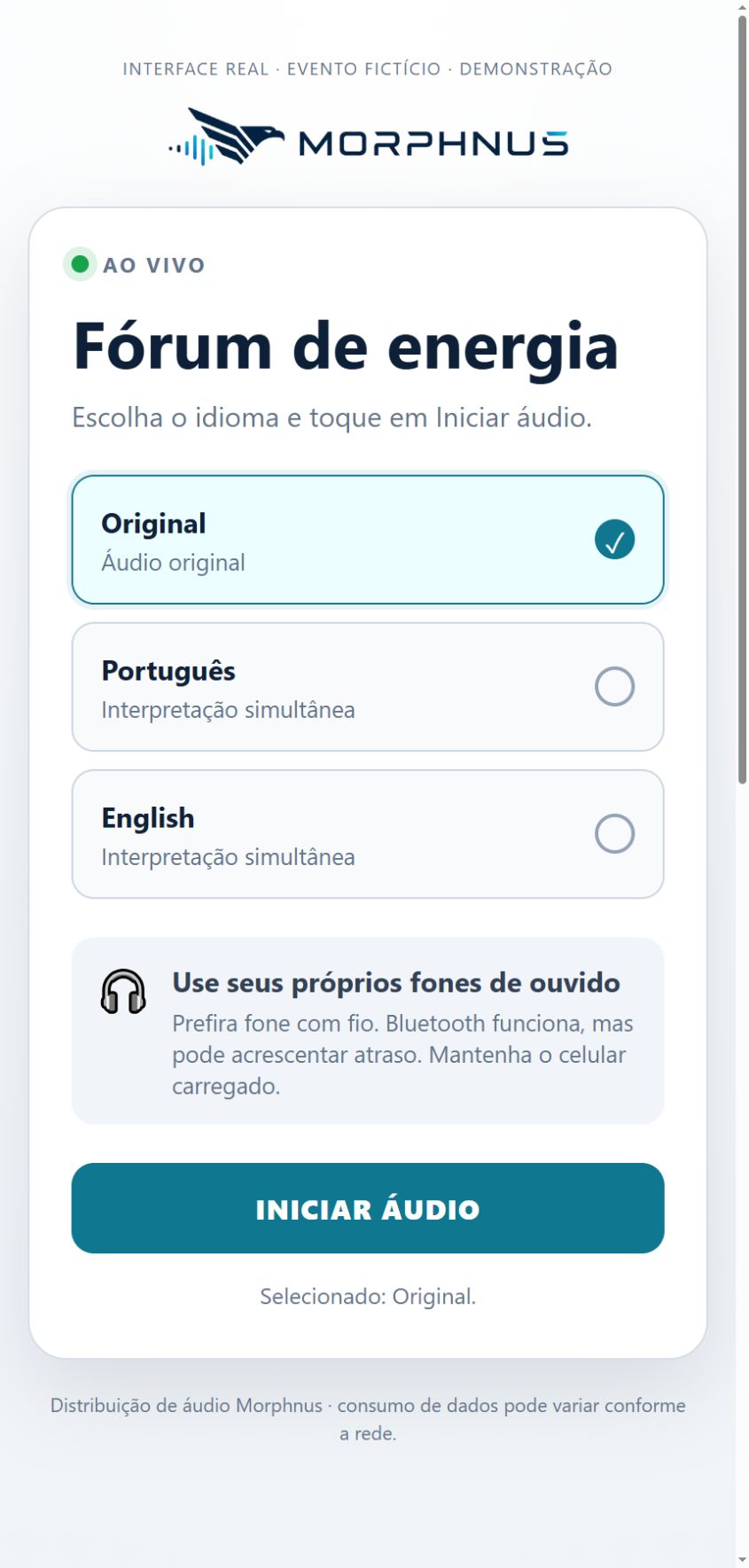 Interface real no celular com áudio original, Português e English disponíveis; evento fictício